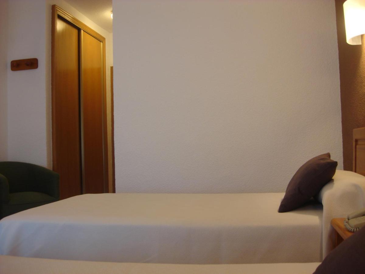 Hotel Caballo De Oro Бенідорм Номер фото